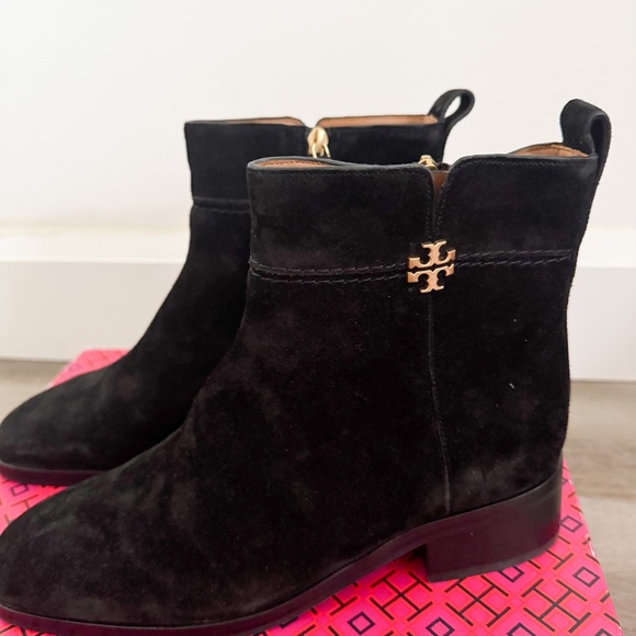 NEW Tory Burch Black Suede Gold Logo Everly Flat Boots 9.5 - Picture 3 of 6